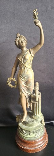 Antike weibliche statue mit - antike,