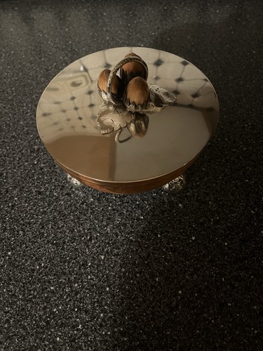 Tolle nussschale mit - nussschale,